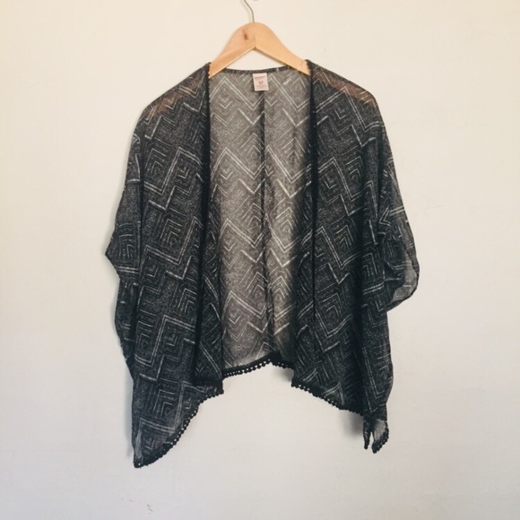 Chiffon Open front cover up - Picture 2 of 8